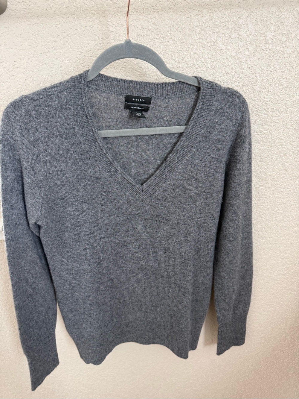 Halogen Women's V-Neck Sweater in Gray